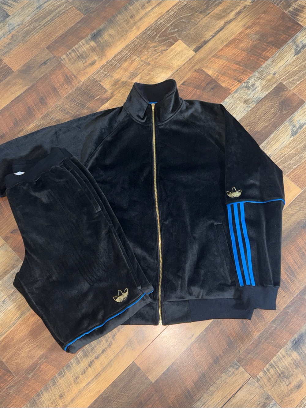 NWT Adidas Originals Tyshawn Velour Track Suit Black Blue Medium